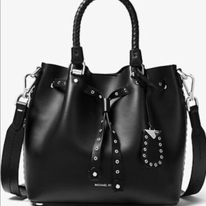 Michael Kors handbag. Inc: tag, care card, dst jkt